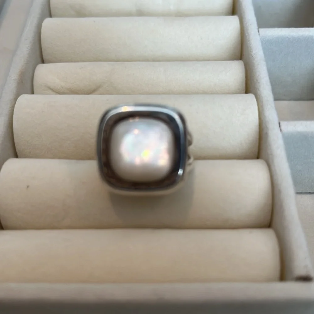 Silver Mother of Pearl Ring - Picture 4 of 4